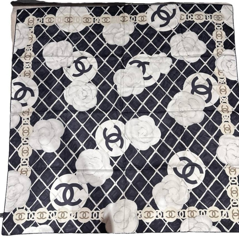 CHANEL Black and Red Logo Scarf - Picture 15 of 16